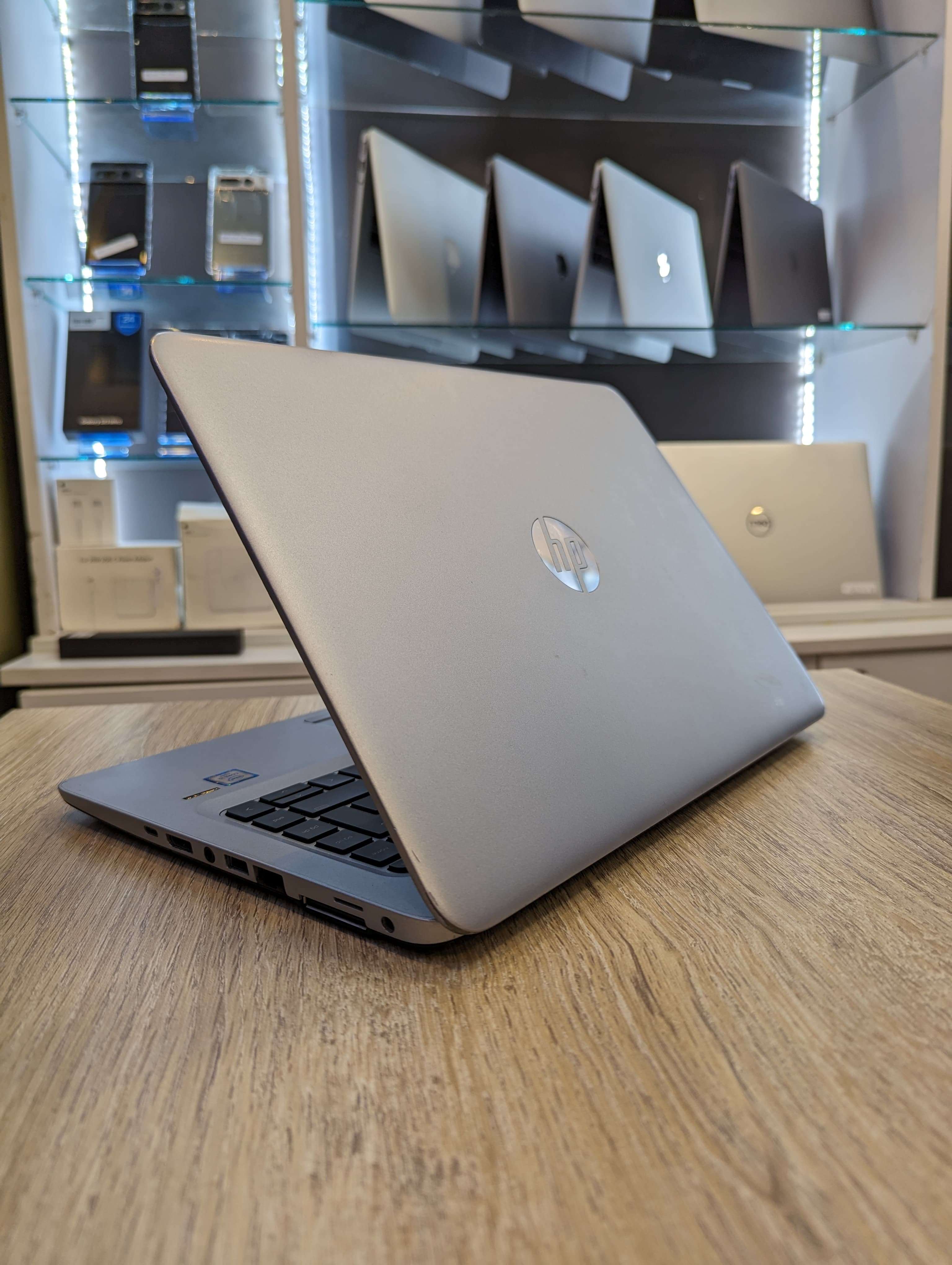 HP EliteBook 840 G3 core i5 256ssd/8gb ram 30,000/